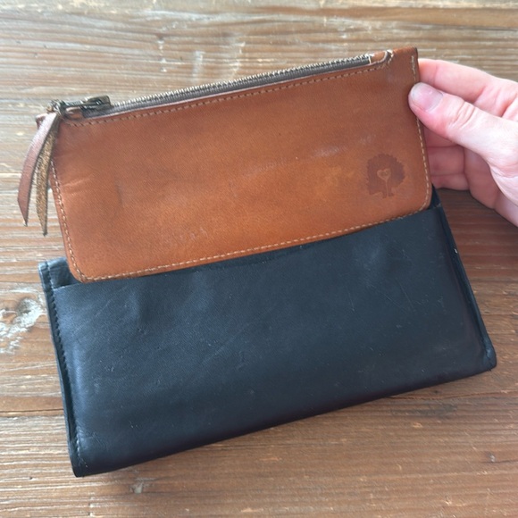 Able Black and Brown Leather TriFold Wallet - Picture 5 of 7